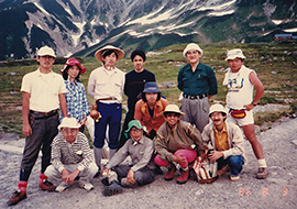 1986年8月。後列左端。藤平健を囲んで　土佐、三潴、今田屋章、寺澤らと