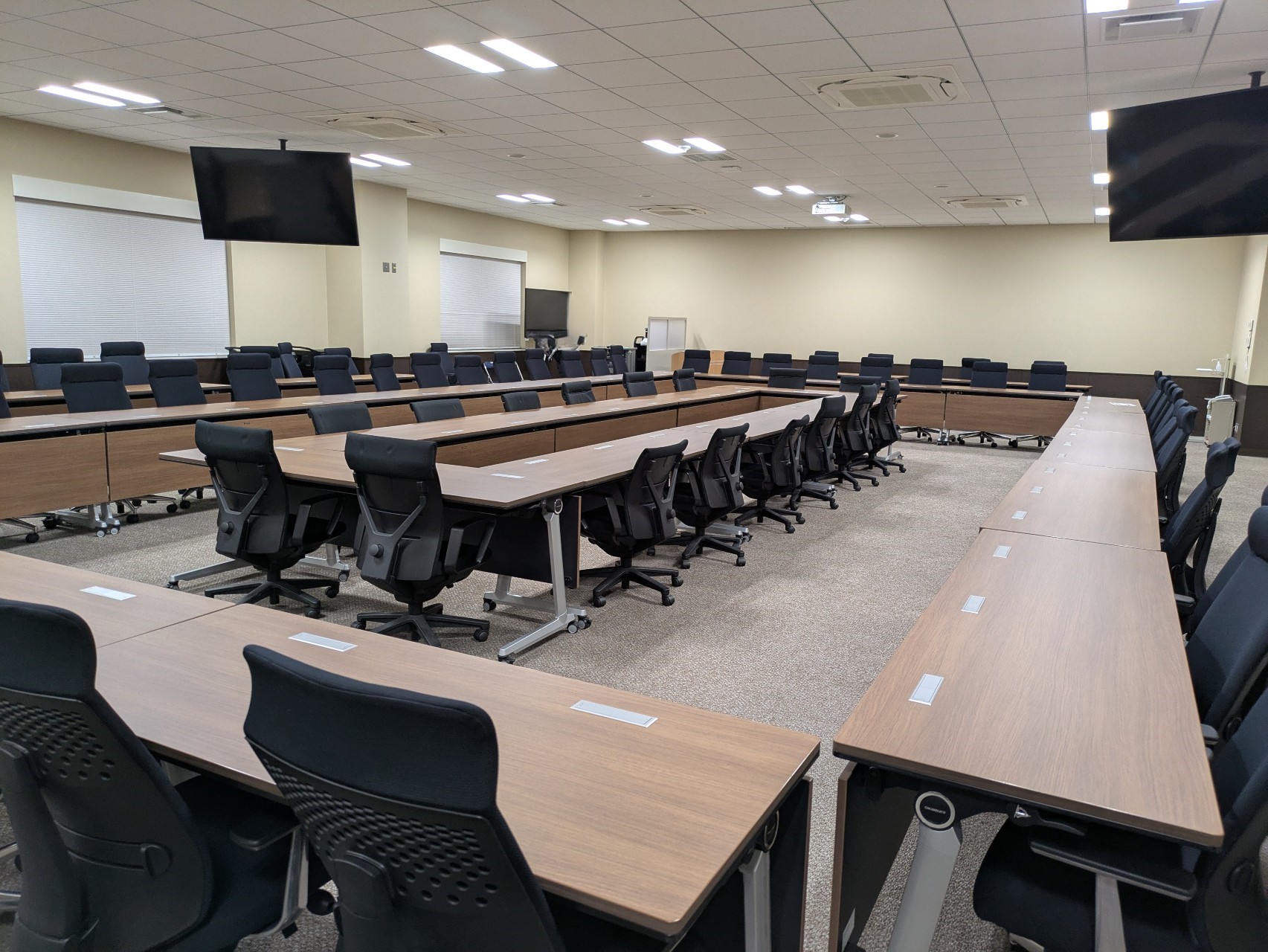 会議室１写真（HP用）.jpg