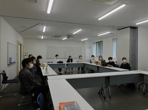 人社学生との意見交換会1.JPG